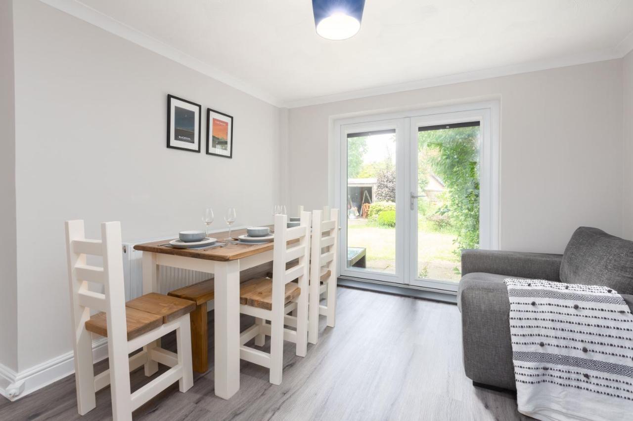 Charles Alexander Short Stay - Moorway House Poulton-le-Fylde Bagian luar foto
